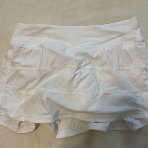 Lululemon white tennis skirt regular length size : 6